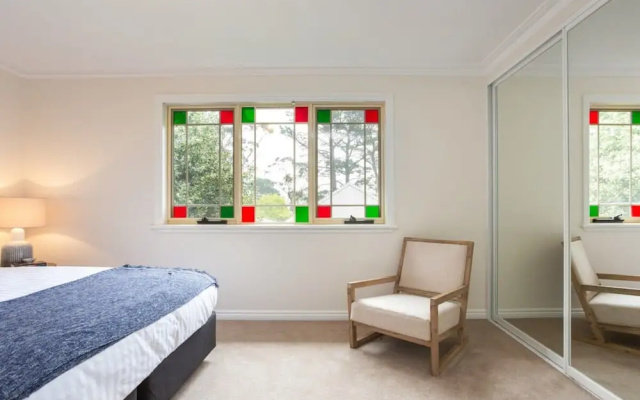 Stunning Katoomba Home With Lush Garden&playground – Guest Rooms – Sydney