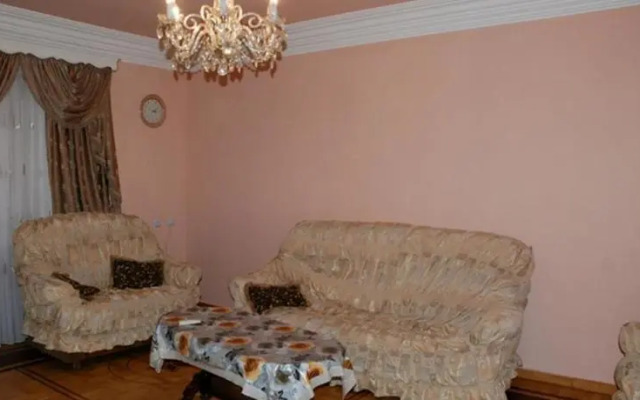 Apartment on Isahakyan Street