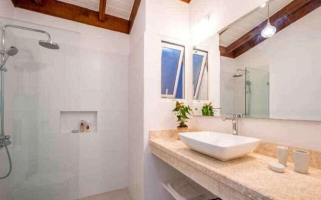 Sunny Vacation Villa 26