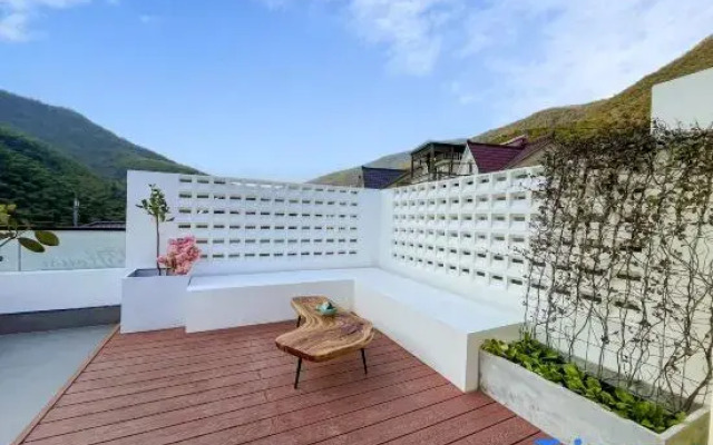No. 73, Xiwuli · Moganshan French Light Luxury Courtyard Family-friendly Boutique Accommodation