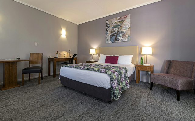 Coachman's Inn Warwick – Guest Rooms – Warwick
