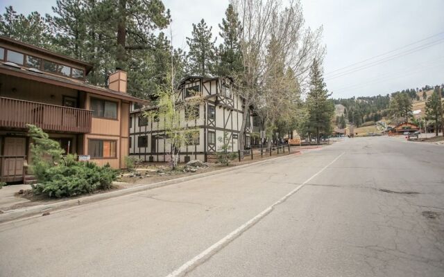 Summit X-ross Roads Condo