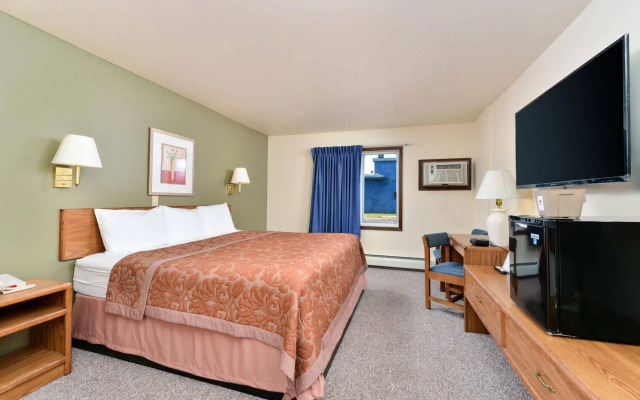 Love Hotels Staples by OYO at HWY 10 MN