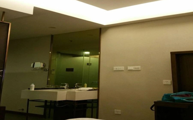 James Joyce Coffetel Qinhuangdao People Park Plaza