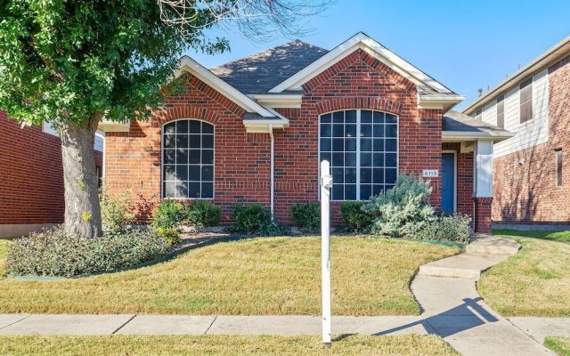 Centrally Located 3-bedroom and 2-bath The Colony Home With Great North Dallas Access 3 Home by Redawning