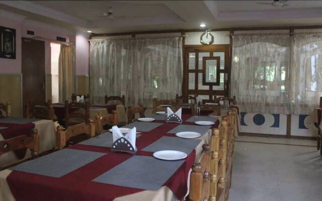OYO Rooms Rajmahal Square 2