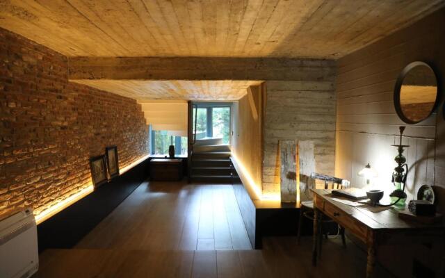 Dim's Hotel