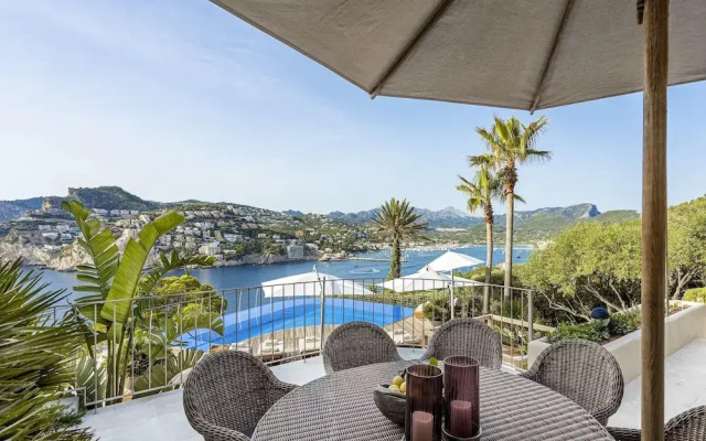 Sea-view Villa Near Port