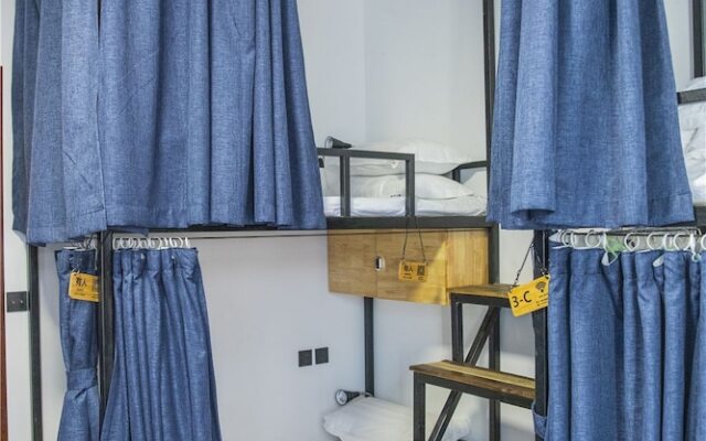 Zeako Youth Hostel