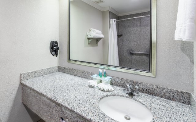 Holiday Inn Express Hotel & Suites Lake Charles, an IHG Hotel