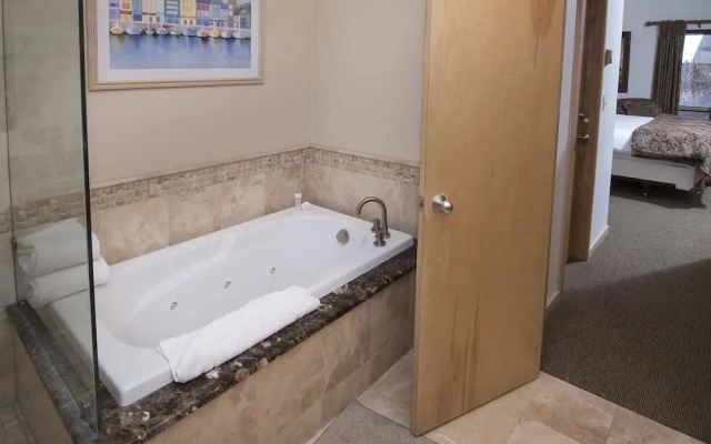 Savoy S 2d 3 Bedroom Condo by RedAwning
