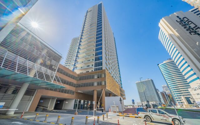 Stylish Waterfront Apartment With Views on Canal