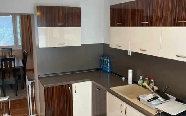 Beautiful 4 Bedroom House With a Relaxing Garden