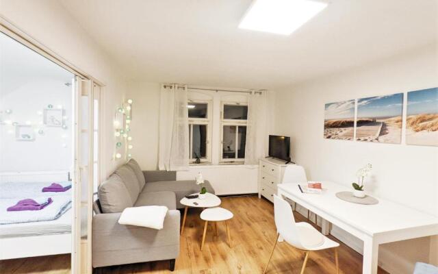 Sommerparadies mit Terrasse, Garten & Pool - H6