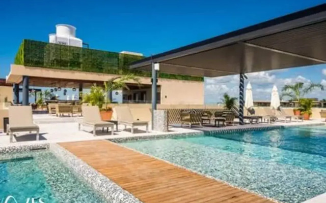 2 Br. With Rooftop Pool and Stunning Ocean View