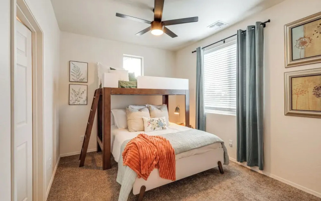 1 Mi to Dtwn Flagstaff: Condo w/ 2 Balconies!
