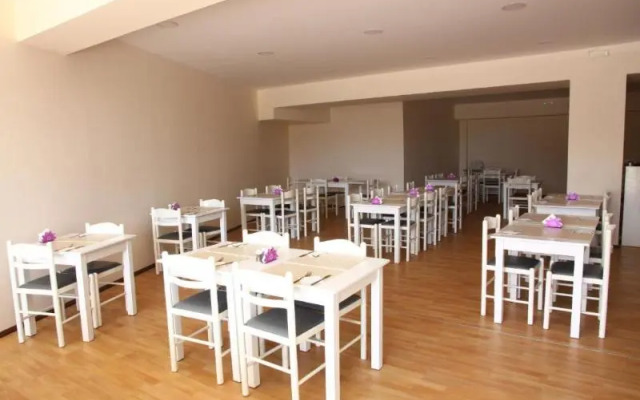 Triton Gardens Hotel