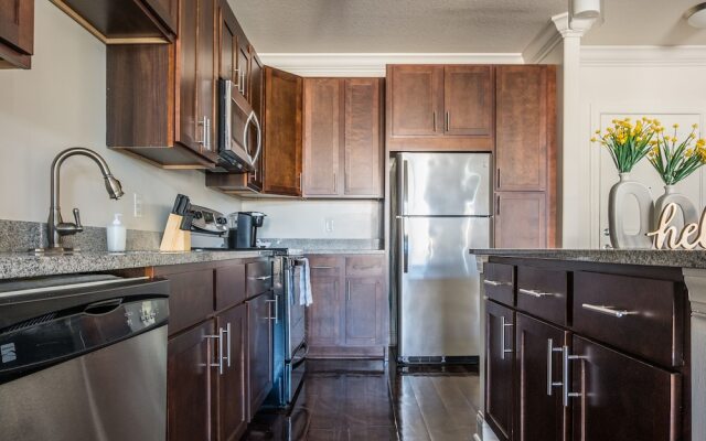 Spacious Apartments by Frontdesk