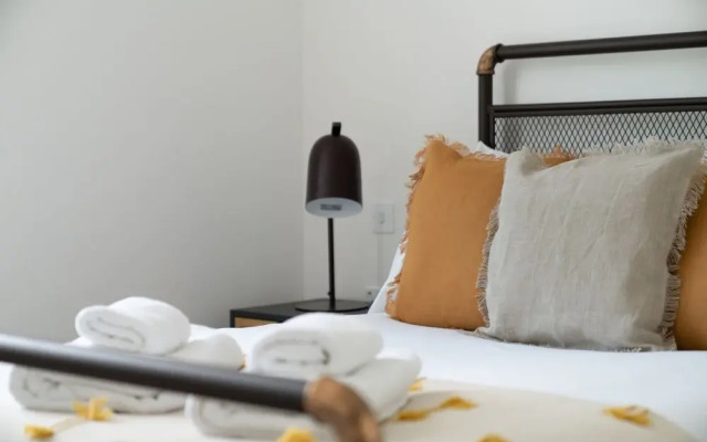 JOIVY Spectacular 3-Bed Flat Near Holland Park