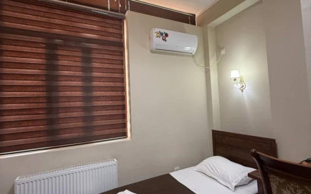 Parvina Hotel