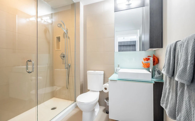 Simply Comfort. Modern Downtown Apartment