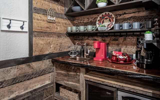 Rustic Pines Retreat