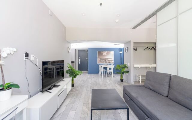 Apartments at 100 Collins