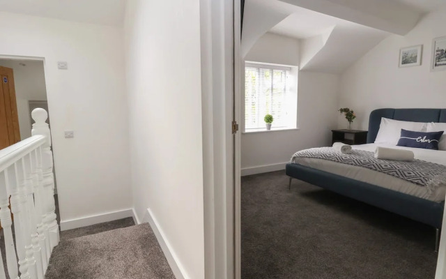 Apartment 4