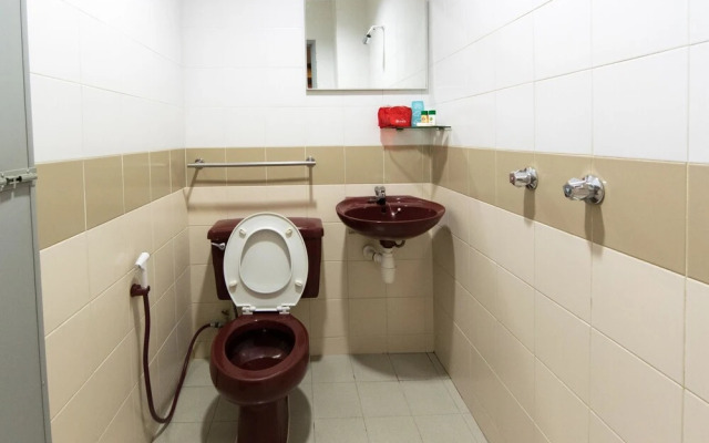 OYO 111 Hotel China Town Inn