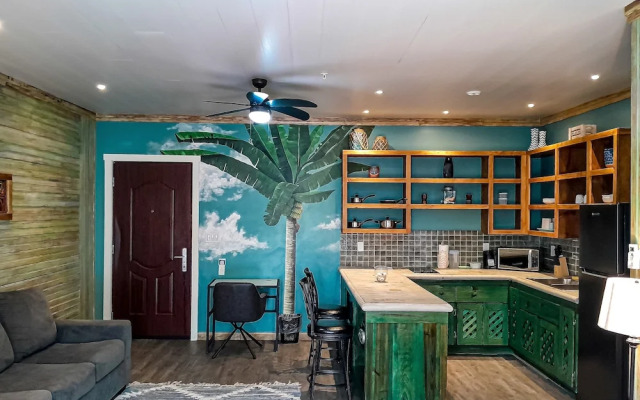 Skully's House - Hotel & Hostel