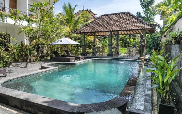 Adi Santia Bungalows