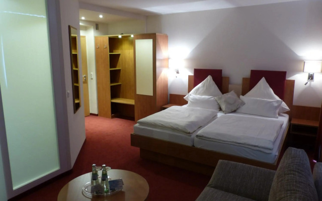 City Hotel by Celina