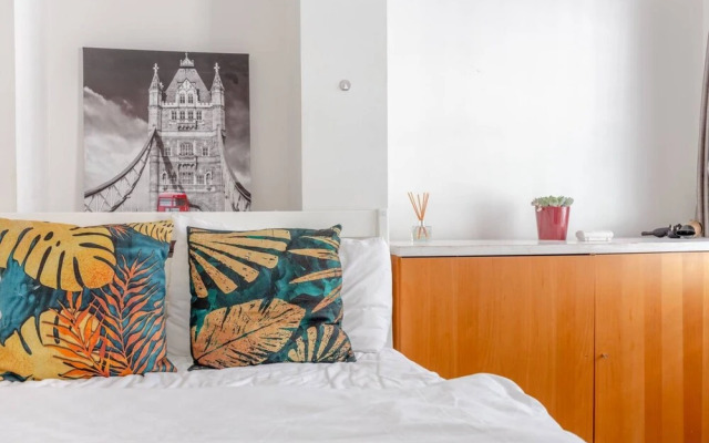 Cosy Self-contained Studio in Aldgate