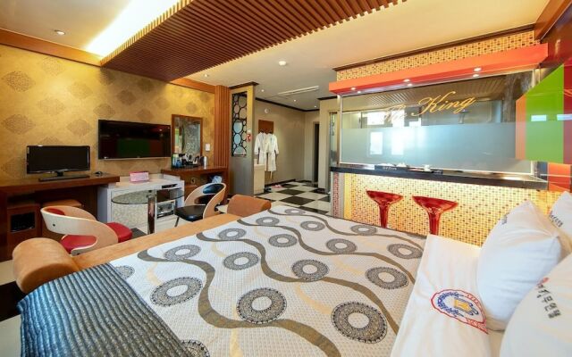 Yeosu King Pension Tel