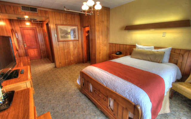 The Historic Gatlinburg Inn