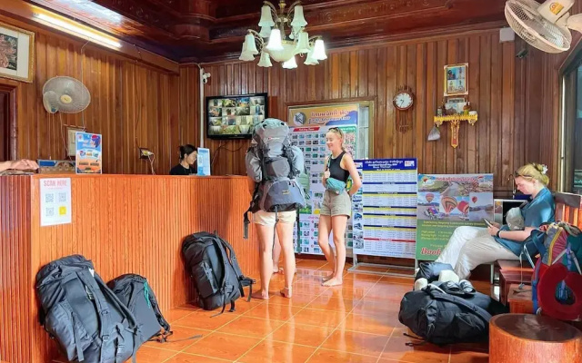 Vangvieng Sisavang Mountain View Hotel