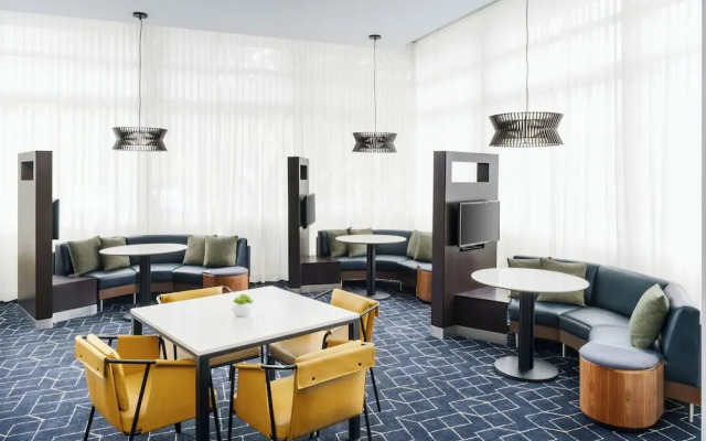 Holiday Inn Hotel Woodland Hills (Warner Ctr)