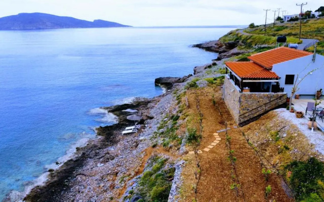 Tholos Alexandra's Beachfront House