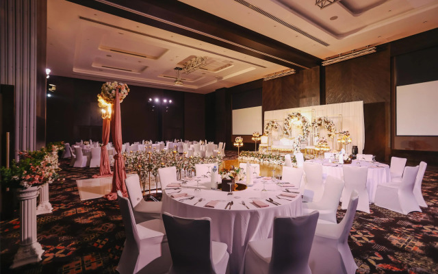 Radisson Blu Hotel, Dubai Canal View Hotel