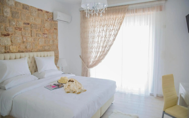 G&K Stone Suites