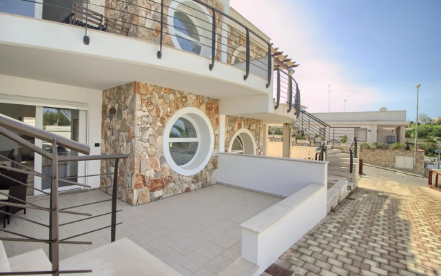 Luci Front Beach House