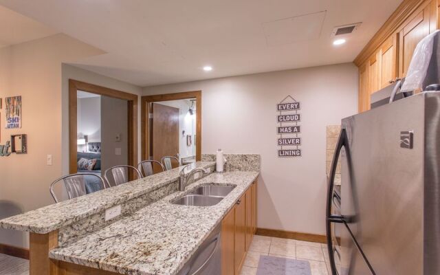 Your own balcony, full kitchen in Canyons Village by RedAwning
