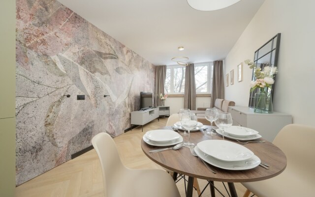 Zielińskiego Apartment by Renters