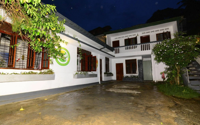 ZEN Rooms Buwalikada Kandy