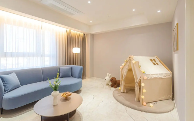 Asherah Villard Aqua Business Hotel