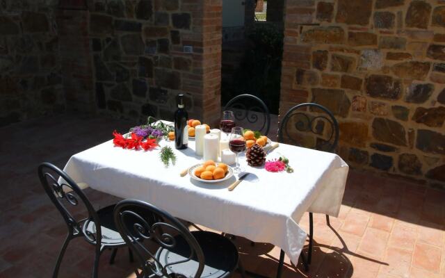 Charming Tuscan Farmhouse