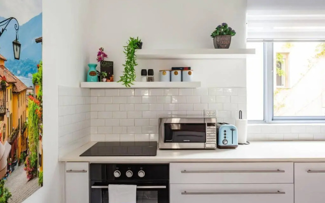 Beautifully Renovated 2BR with Balcony Beachfront*