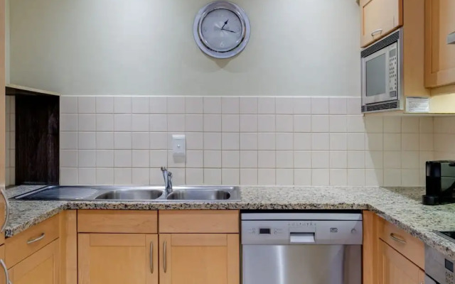 Simplistic Elegance at Altmore 203