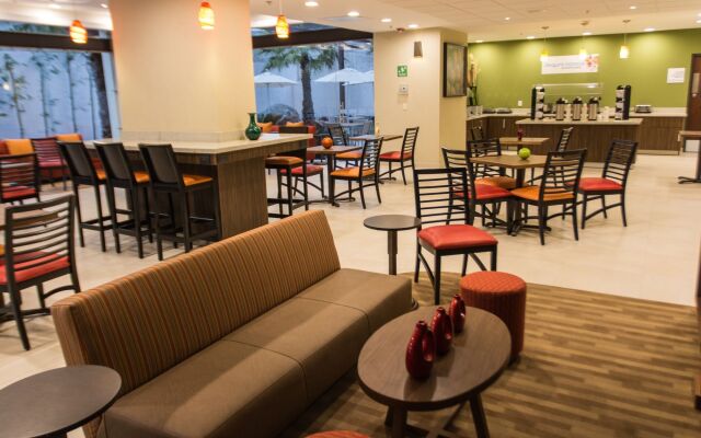 Holiday Inn Express Guadalajara Aeropuerto by IHG