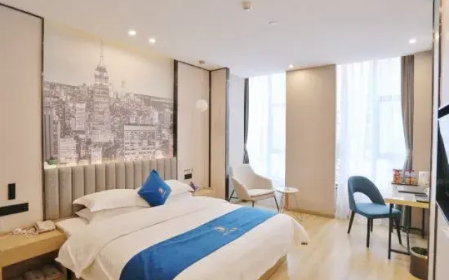 Super 8 Hotel (Dazhou Quxian Fortune Center)